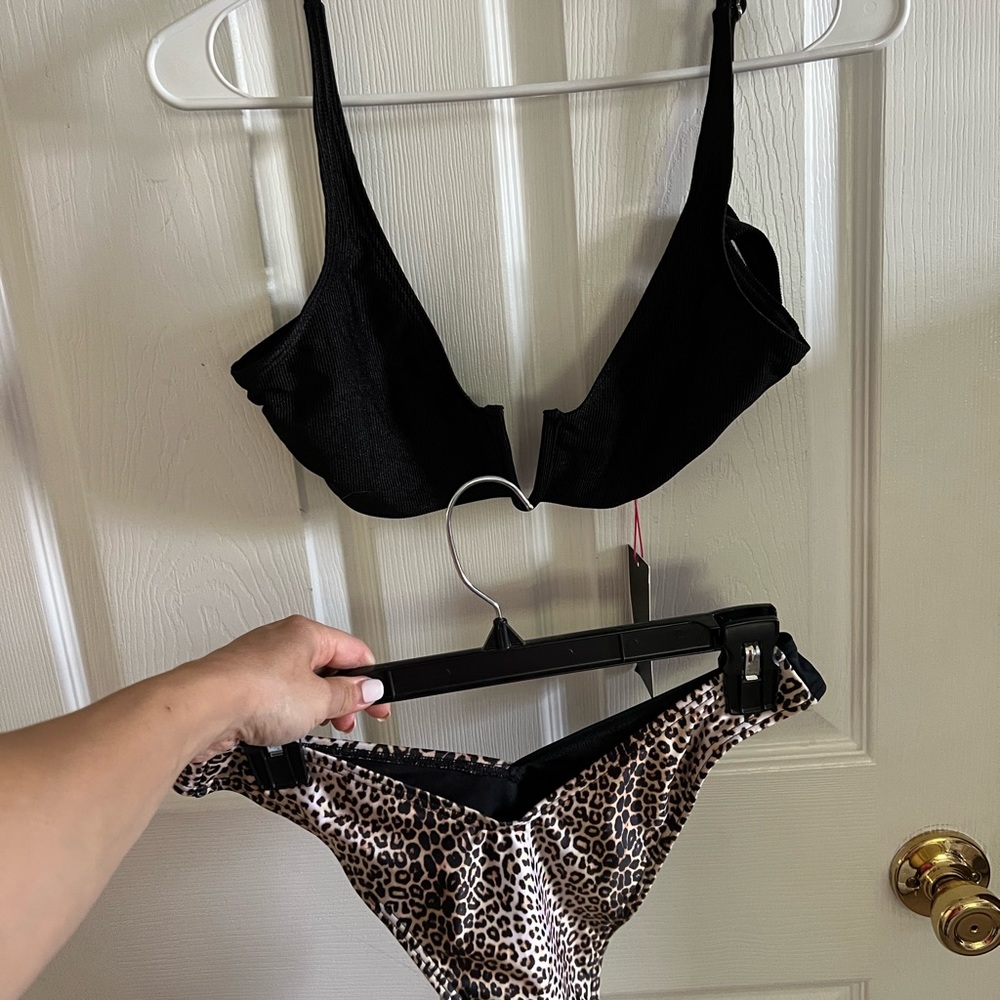 Bikini - Picture 2 of 4